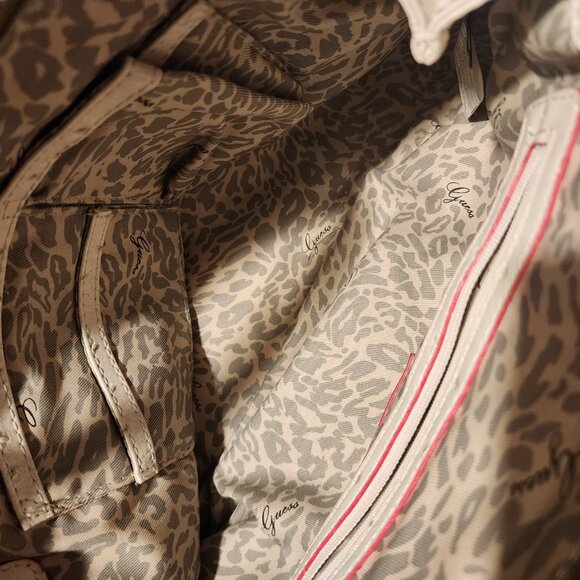 GUESS Hangbag 🧡 - Picture 3 of 3